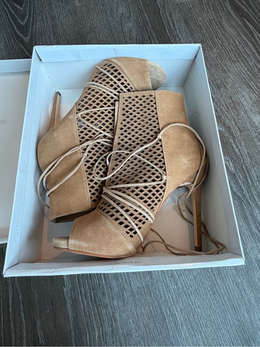 Steve Madden White Shoe Box with Logo